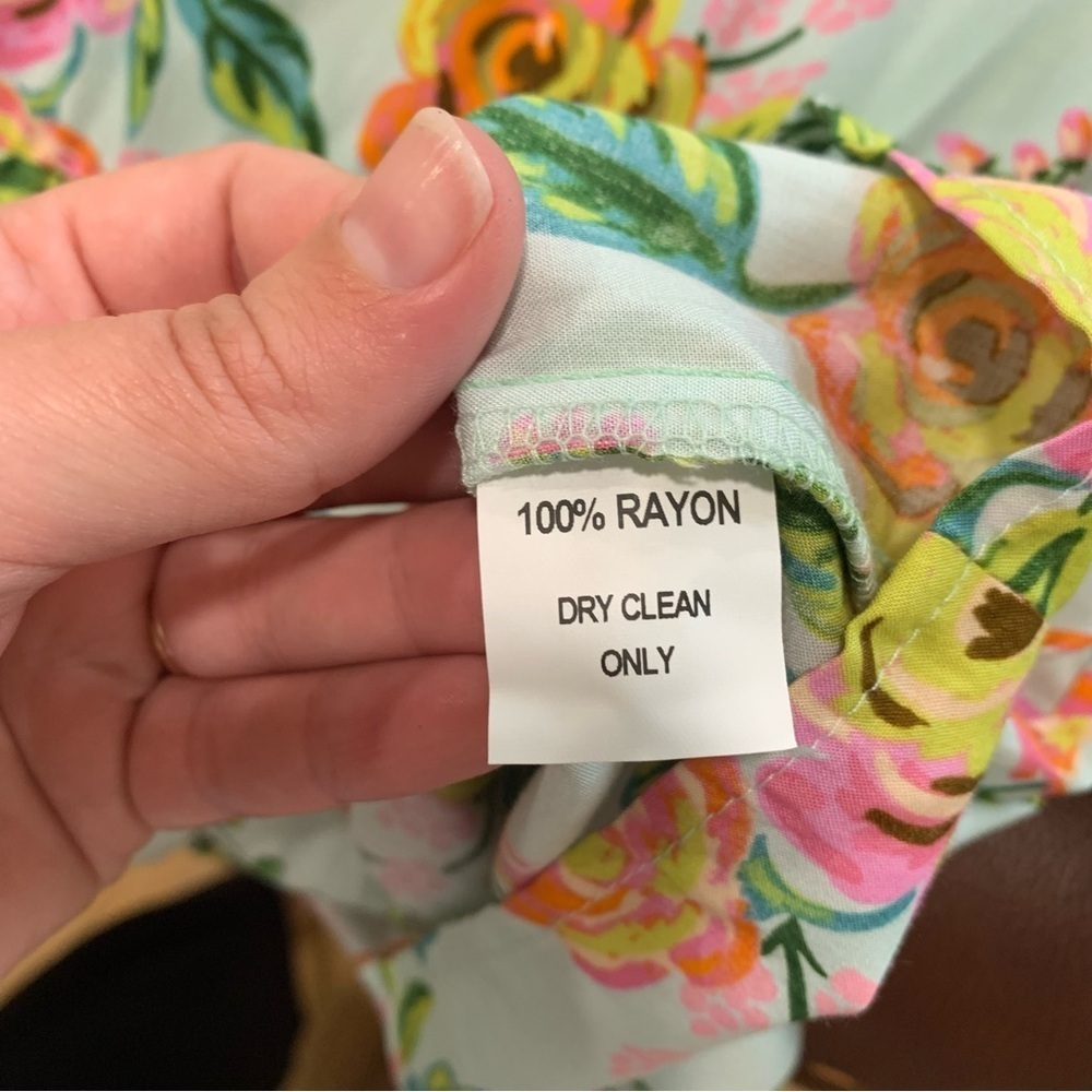 Haley and the Hound Floral Print Button Back Ruffle Bottom Blouse Size Medium‎ - Picture 8 of 10